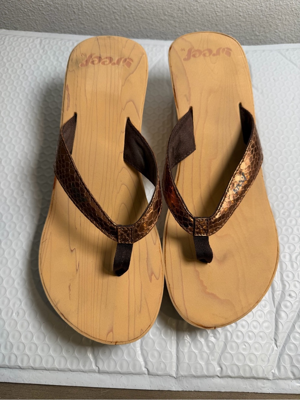 Reef Women’s Wedge Flip Flops Bronze Snakeskin Print Sandals Size 10
